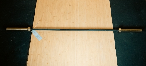 Снимка на ЧЕРНА ОЛИМПИЙСКА ЩАНГА СЪС ЗЛАТНИ КРАИЩА 200CM
